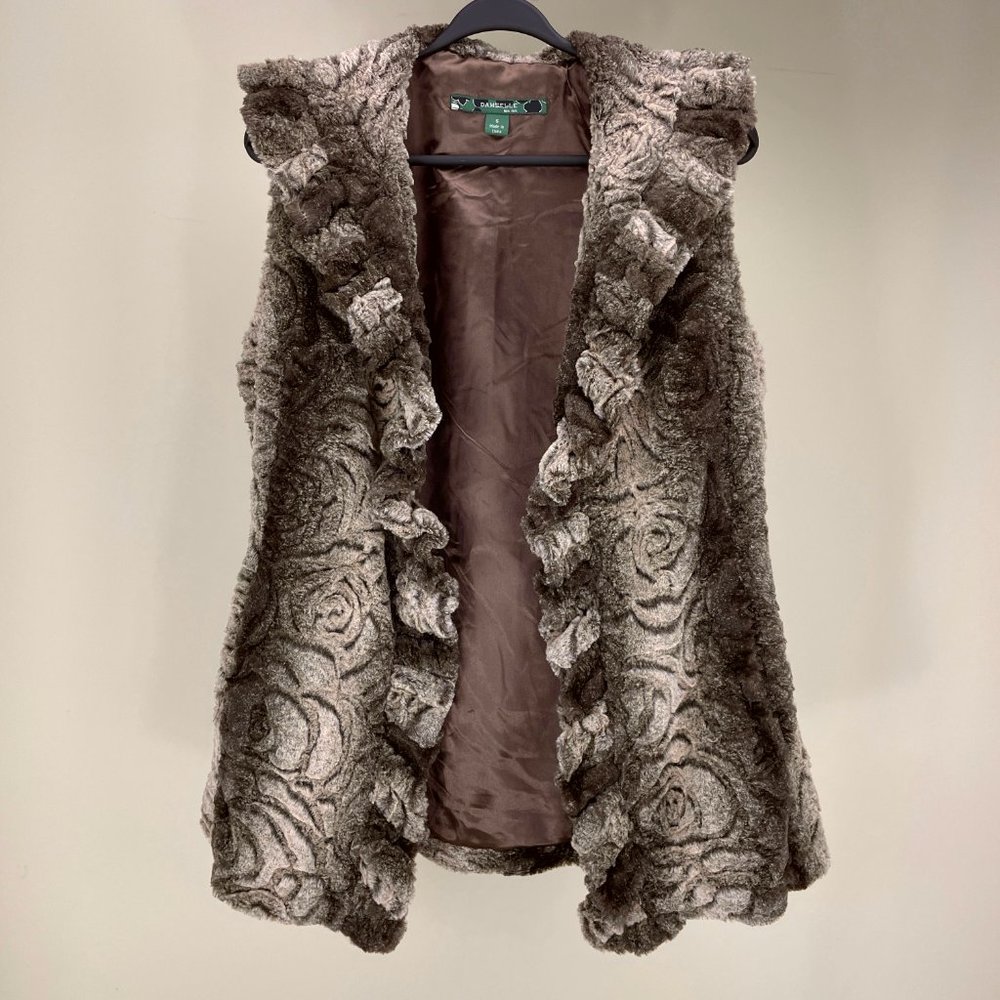 DAMSELLE faux fur vest - super soft - Matching ruffled trim SZ S